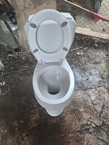 бак для душа: Tualet kompaktı – rezervuar və oturacaq qapağı ilə birlikdə. - — 2