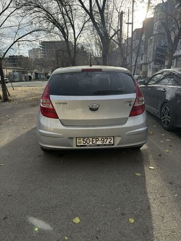 Avtomobil alışı: Hyundai i30 hatchback Xüsusiyyətlər: - Kuzov: 5 qapılı hatchback — 2
