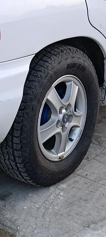 mitsubishi 2002 montero: Hyundai Santa Fe: 2.4 l | Krossover — 5