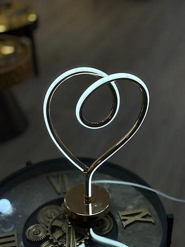 isti doseme: LED masa lampası – ürək formasında dekorativ işıq - Dizayn: Qızılı — 3
