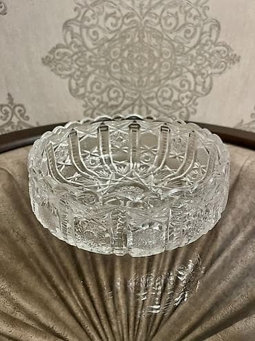 Kəsimli kristal şüşə qab - Material: qalın, şəffaf kristal şüşə -