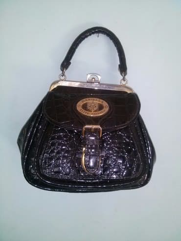 xari bulbul boyunbagi: Satilir Ikinci el islenmis Teze kimidir.
Qadin Çantasi.
Turk Mali — 1