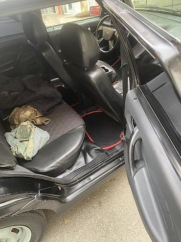 e 3 2: VAZ (LADA) 2115: 1.6 l | 2010 il Sedan — 5