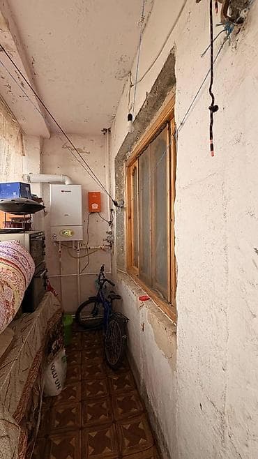 qapılar otaq: Ev normal vezıyyetdedir 4 otaqlıdır,kombi var,metbex mebel qiymete — 10