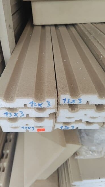 aqlay daş: Bej rəngdə, 13x3 ölçülü dekorativ taxta material. Divar və tavanlarda — 1