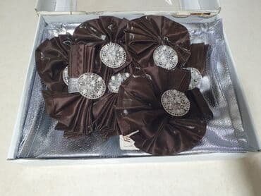 qum qabi: Yeni rəng - Gümüşü Süfrə, Ünvandan götürmə — 2