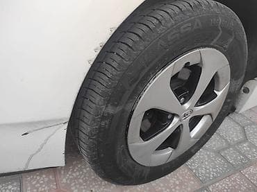 tesla disk: Toyota Prius: 1.8 l | 2013 il — 8