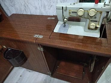 elektrik plitə: Masa tipli tikiş maşını və şkaf - Güclü mexaniki tikiş maşını, masaya — 1