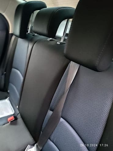 maşinla barter: Toyota Yaris: 1.6 l | 2016 il Sedan — 4