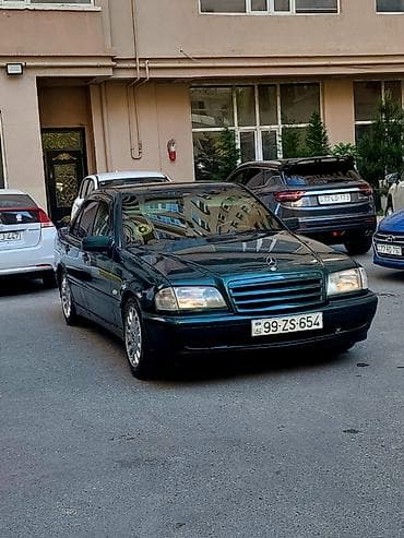 Mercedes-Benz C-Class: 1.8 l | 1997 il Sedan — 9