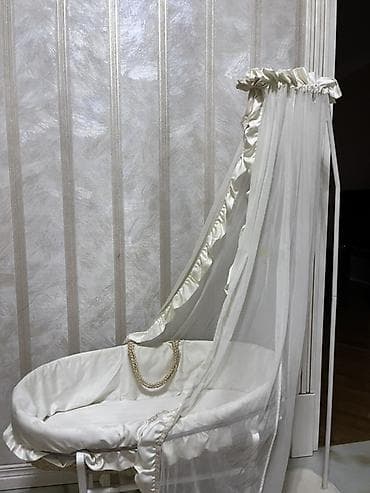 Mebel: Oğlan və qız üçün, İşlənmiş, Yumru, Beşik, Matras ilə, Yellənmə mexanizm ilə — 2