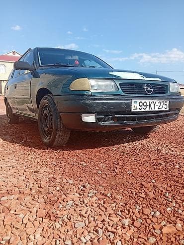 Opel Astra: 1.6 l | 1996 il 35000 km Universal
