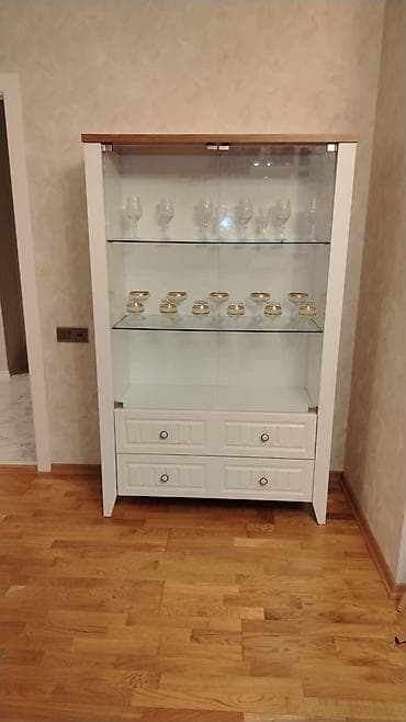 Mağaza avadanlığı: Şüşəli dolab vitrini — 2