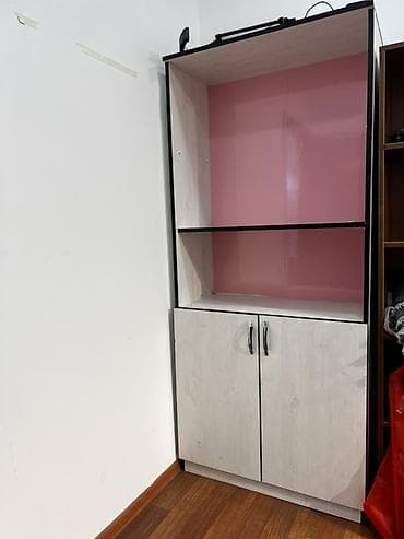 İki bölməli vitrinalı dolab - Dizayn: Üst hissəsi açıq rəfli at lalafo.az İki bölməli vitrinalı dolab - Dizayn: Üst hissəsi açıq rəfli