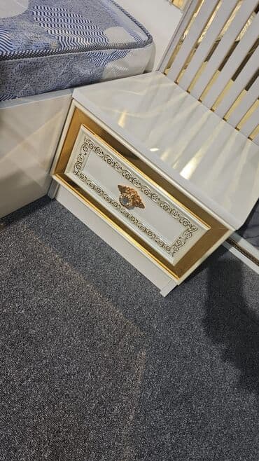 uzunuşka guzgu: İkinəfərlik çarpayı, 2 tumba — 2