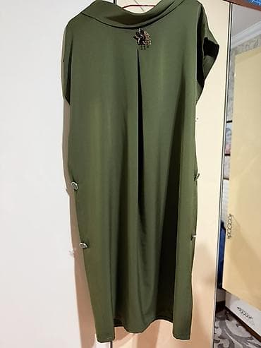 qara donlar: Qadın paltarı – zeytun-yaşıl rəngdə, düz kəsim, dizə yaxın uzunluq. - — 1