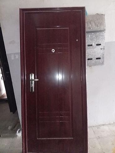 Məhəccərlər: Dəmir giriş qapısı – tünd qəhvəyi (taxta teksturalı) örtüklə - — 4