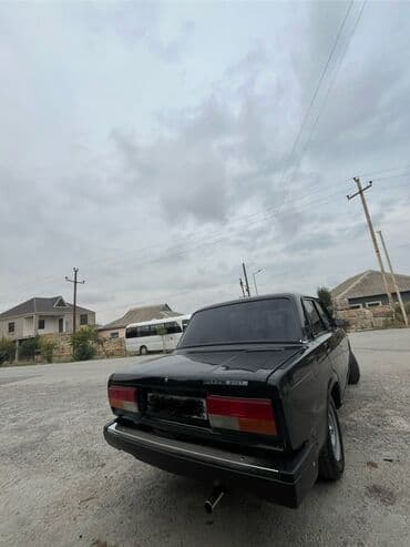 ваза напольная стеклянная высокая без узора: VAZ (LADA) 2107: 1.6 l | 2010 il 22000 km Sedan — 5