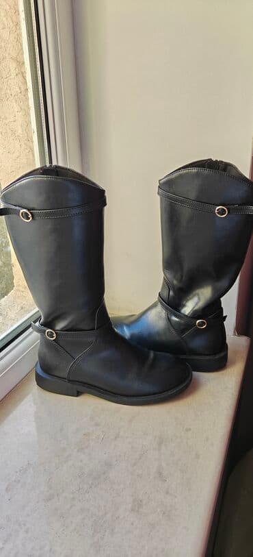 Məktəbli forması: Qız üçün dizaltı qara çəkmələr Zara Əla vəziyyətdədir,cəmi bir neçə — 1