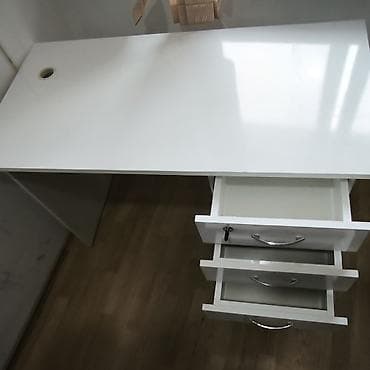 nejavika masa: Düz masa, Stulsuz, Polkasız, Siyirməli, Parlaq laminat — 3