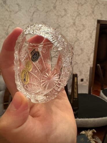 tomun qabları: Bohemiya şüşəsindən hazırlanmış, səbət formalı, şəffaf bəzək əşyası — 6