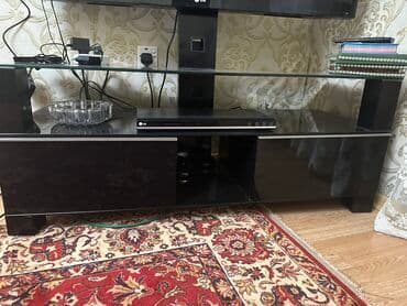 Dolablar: İşlənmiş, Düz TV altlığı, Polkalı, Şüşəli, Azərbaycan — 2