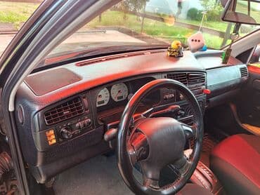 реставрация салона авто: Avtomobilin iç görünüşü. Avtomobilin salonunda qırmızı və qara — 14