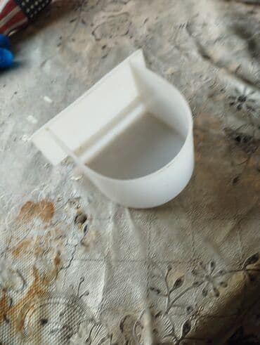 сетка для клетки попугая: Dəyirmi günbəz formalı, qəhvəyi metal çubuqlu quş qəfəsi. Qəfəsin — 2