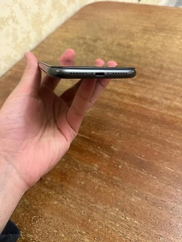 appl: IPhone 11, 128 GB, Qara, Face ID — 3