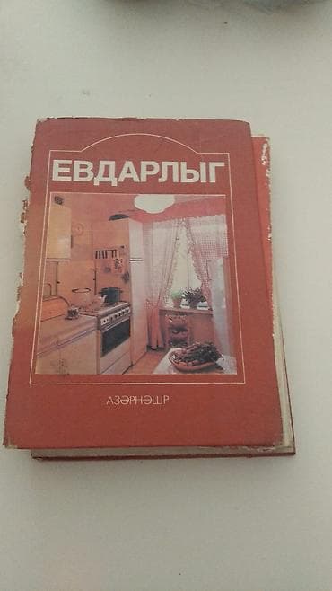 Məhsul: Sovet dövrünə aid 4 ədəd kitab toplusu (azərbaycan və rus