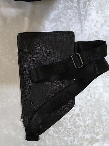 Uniseks çiyin/çarpaz asma çanta - Rəng: qara - Material: xırda