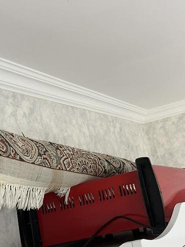 İpek xalçadlr. 220 manata almışam. keyfiyyetlidir. deyerınden ucuz