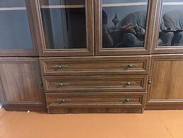qoz tavası: Klassik üslubda iri vitrinli servant şkaf 185x210x44cm - Material — 2
