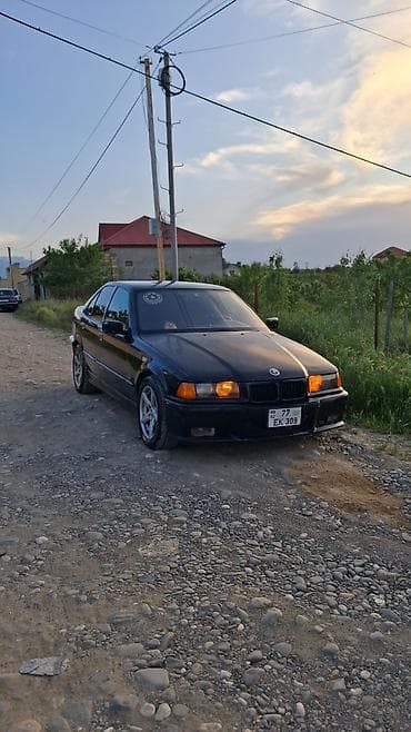 disk satisi: BMW 3 Seriyası E36 sedan, qara rəng. - Kuzov: 4 qapılı sedan, qara — 3