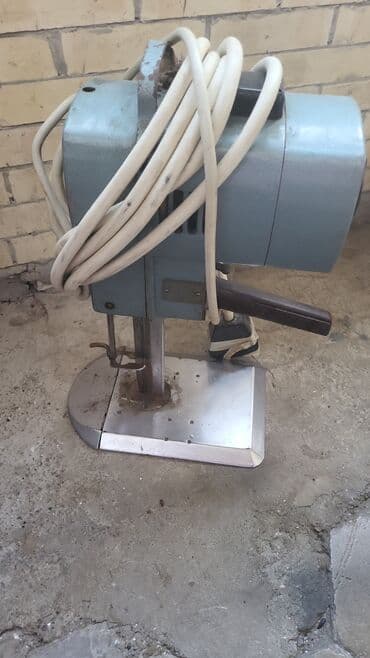 Bu sənaye tipli parça kəsici tekstil sənayesində və ya böyük həcmli