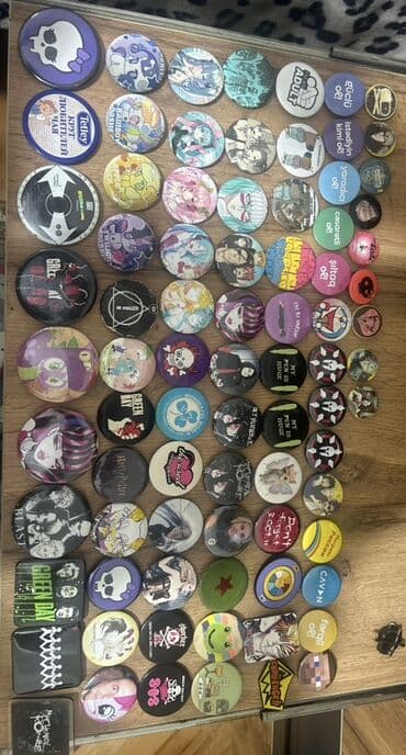 Toy paltarları və aksesuarları: Məhsul: Koleksiya pin nişanları (badge) 1-3 manat arasi deyisir ayri — 1