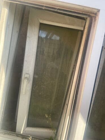 sendvic panel satilir: Ağ rəngli plastik pəncərə, iki şüşəli konstruksiyaya malikdir. Üst — 3