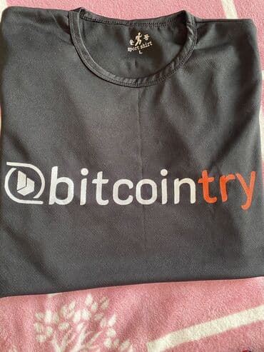 sport köynəklər: Bitcointry loqosu ilə bəzədilmiş qara rəngli, qısaqol idman köynəyi — 1