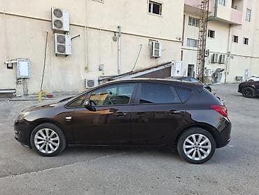 Motonəqliyyat: Opel Astra J hatchback - Kuzov: 5 qapılı hatchback, tünd qəhvəyi/qara — 2