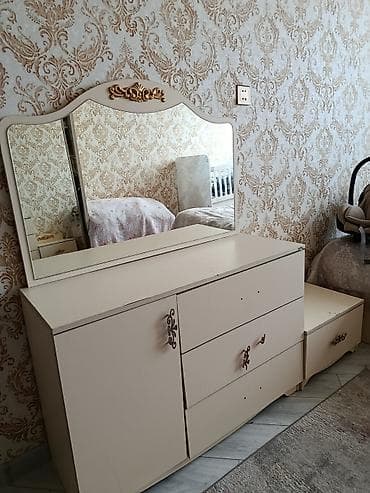 Klassik tərzdə makiyaj masası və tumba dəsti - Rəng: açıq krem -