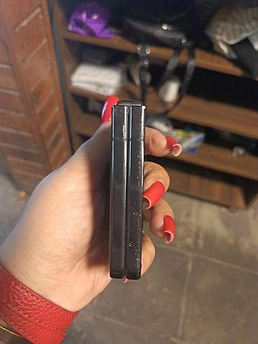 par utusu: Samsung Galaxy Z Flip 5, rəng - Qara — 2