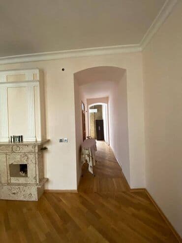 gəncə kiraye ev: Qız Qalasının yanında 3 mərtəbəli binanın 2-ci mərtəbəsində ümumi — 5