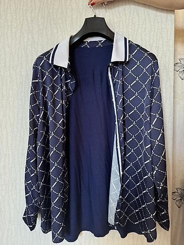 klassik geyim: Dəniz üslubunda qadın köynəyi - Rəng: tünd göy, ağ detal və naxışlar — 1