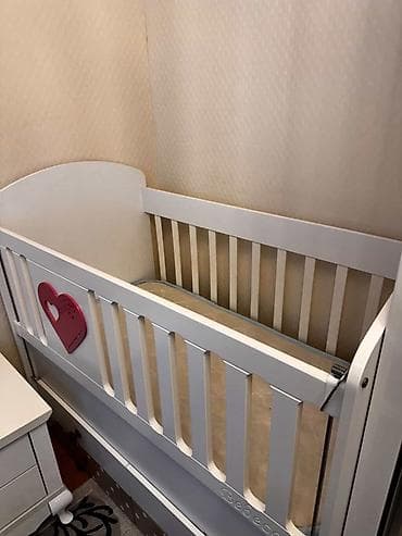 Oğlan və qız üçün, Dördbucaq, Beşik, Matras ilə, Yellənmə mexanizmsiz