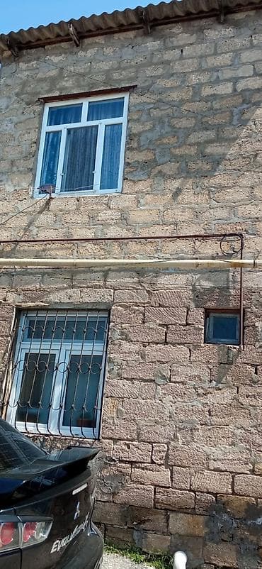basenili ev: 2 mərtəbəli fərdi yaşayış evi - Tikinti: Kəsmə daş divarlar, dalbat — 1