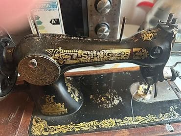 Vintage Singer tikiş maşını – əl fırlatmalı (manivelalı) model. -