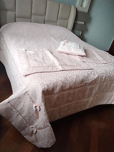 Ev saatları: Yataq üçün rəng - Çəhrayı Yataq örtüyü — 2