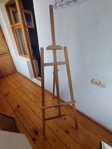 Taxta rəsm molberti - Material: təbii ağac, yüngül və möhkəm
