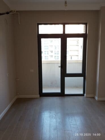 memar ecemi kiraye evler: Studiya, Yeni tikili, m. İnşaatçılar, 48 kv. m — 3