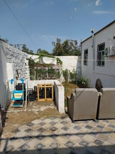 kewle qesebesinde ev: Satılır: həyətli ev - Geniş, tam daş döşəməli həyət. Hündür, taxta — 3